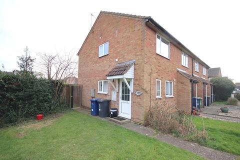 2 bedroom house to rent, Caravere Close, Cambridge CB4