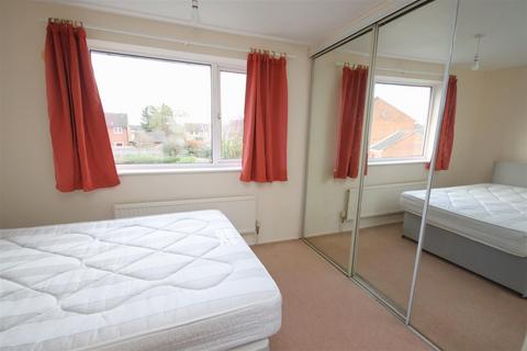 2 bedroom house to rent, Caravere Close, Cambridge CB4