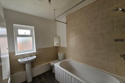 3 bedroom flat to rent, Split Crow Road, Gateshead NE8