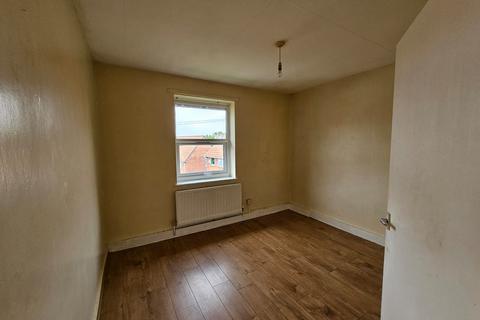 3 bedroom flat to rent, Split Crow Road, Gateshead NE8