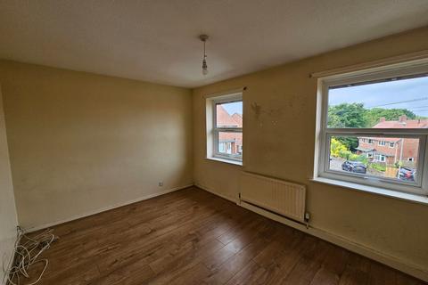 3 bedroom flat to rent, Split Crow Road, Gateshead NE8