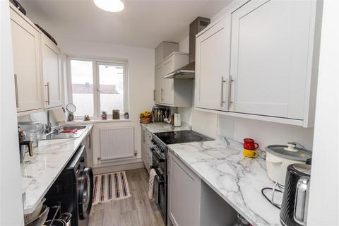 2 bedroom flat for sale, Bamburgh Walk, Gosforth