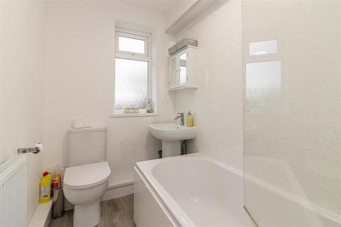 2 bedroom flat for sale, Bamburgh Walk, Gosforth