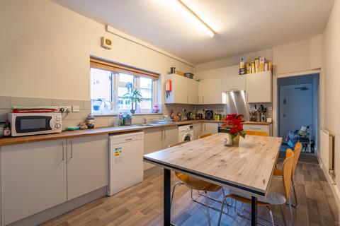 4 bedroom terraced house to rent, Richmond Road - Student House - 25/26