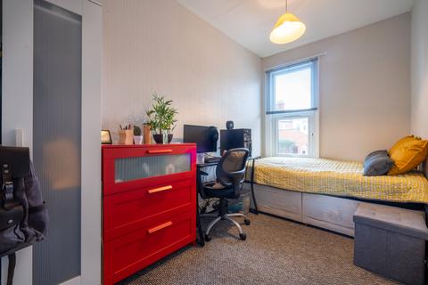 4 bedroom terraced house to rent, Richmond Road - Student House - 25/26