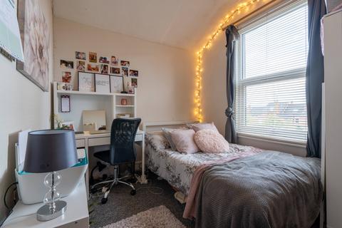 4 bedroom terraced house to rent, Richmond Road - Student House - 25/26