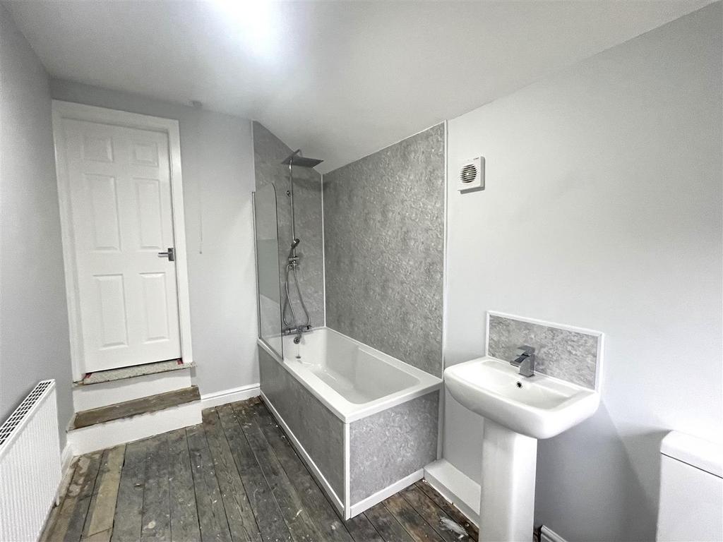 Bathroom 2.jpg