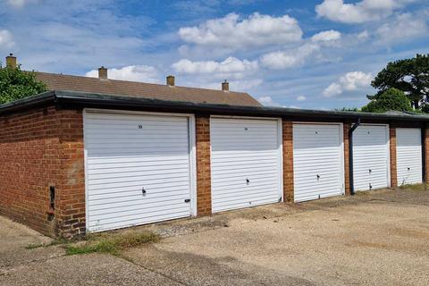 Garage to rent, Midhurst, Letchworth Garden City SG6