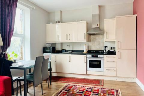 1 bedroom property to rent, The Mall, London