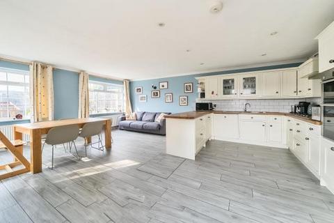 5 Birch Tree View, Lightwater, GU18 5TZ