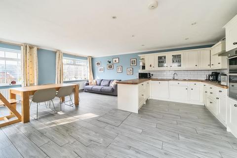 5 Birch Tree View, Lightwater, GU18 5TZ