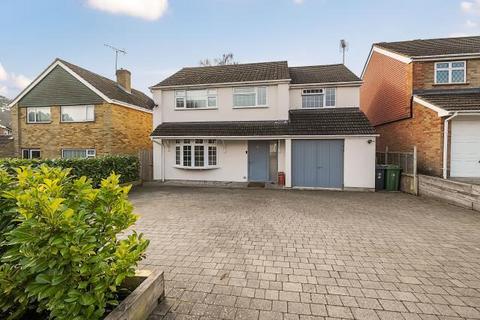5 Birch Tree View, Lightwater, GU18 5TZ