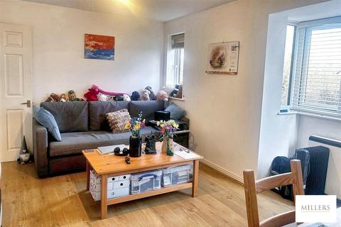 1 bedroom flat to rent, Woodland Grove, Epping