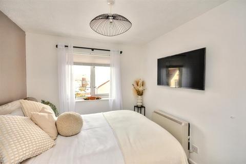 2 bedroom flat for sale, Broad Oak Close, Eastbourne