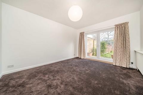 3 bedroom house to rent, Aragon Avenue, Thames Ditton KT7