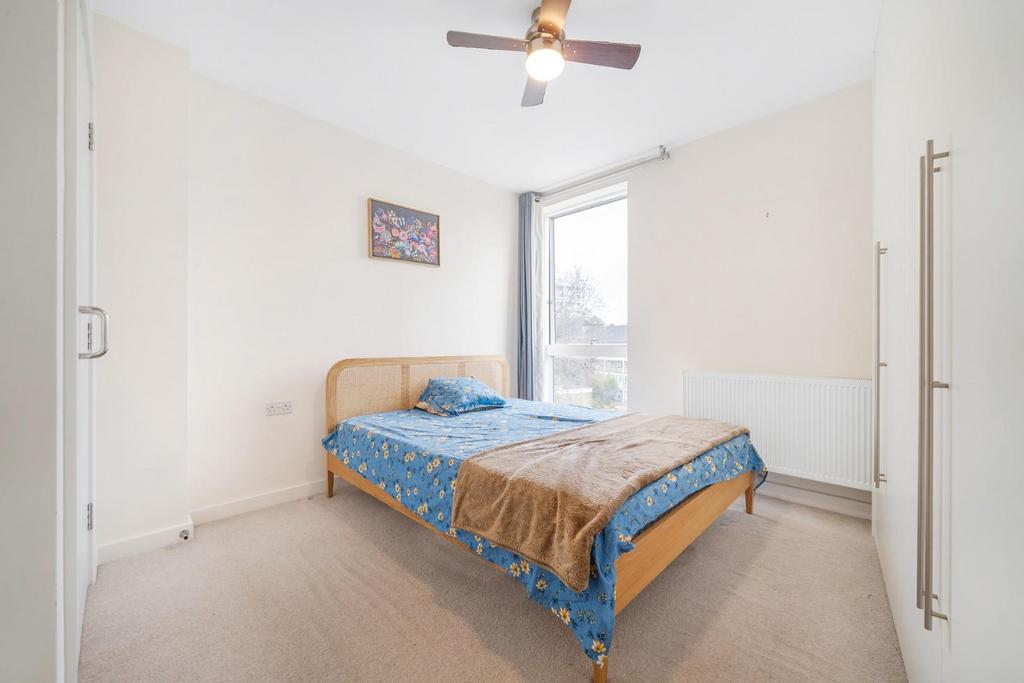 Bedroom 1.jpg