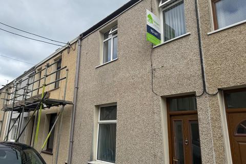 3 bedroom terraced house to rent, Cecil Street, Neath