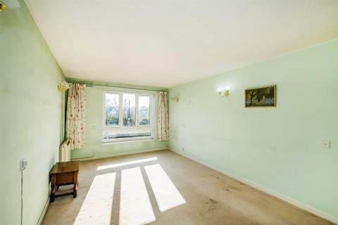 1 bedroom retirement property for sale, Oak Lodge, Cambridge Road, Wanstead