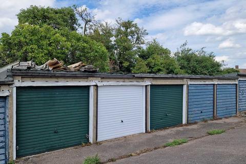 Garage to rent, Bradleys Corner, Hitchin SG4