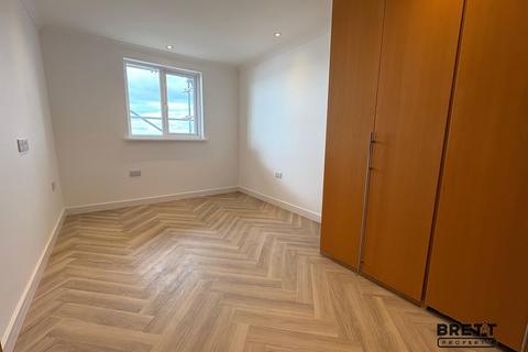 2 bedroom flat to rent, 31 Smoke House Quay, Milford Haven, Pembrokeshire. SA73 3BD
