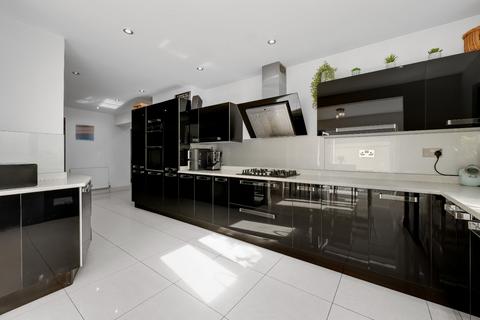 30 Forge Drive, Claygate, Esher, KT10 0HR