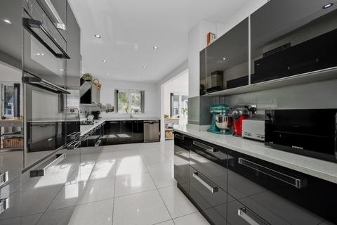 30 Forge Drive, Claygate, Esher, KT10 0HR