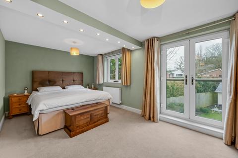 30 Forge Drive, Claygate, Esher, KT10 0HR