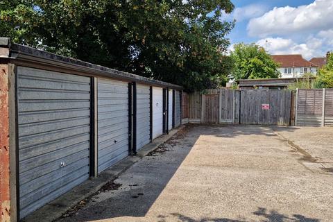 Garage to rent, Cromwell Road, Letchworth Garden City SG6