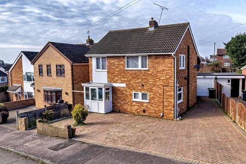 3 Severns Field, Epping, CM16 5AP