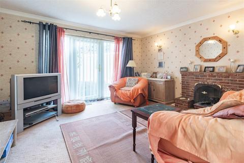 3 Severns Field, Epping, CM16 5AP