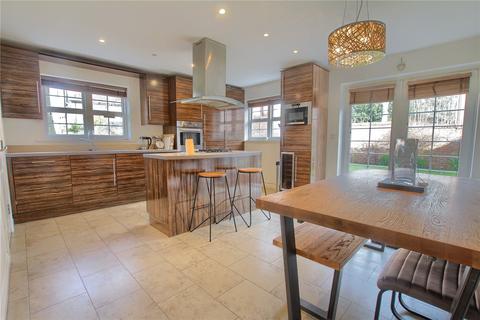 4 bedroom end of terrace house for sale, Woodend Court, The Wynd