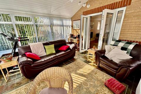 48 Cheyne Garth, Hornsea, HU18 1BF