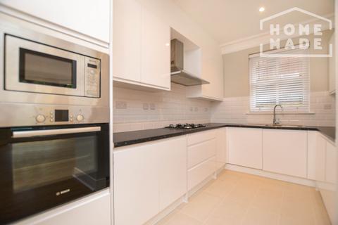 3 bedroom flat to rent, Palm Court, NW2