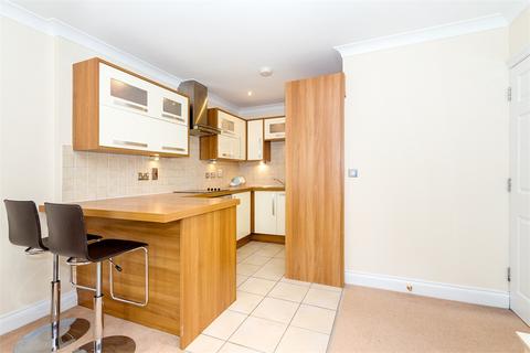 2 bedroom apartment to rent, Park Street, Colnbrook SL3