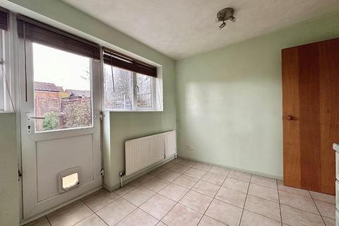 9 Claregate, Northampton, NN4 0QZ