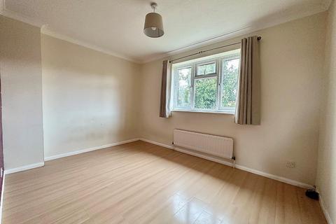 9 Claregate, Northampton, NN4 0QZ