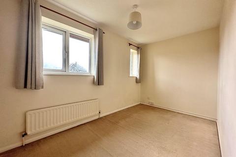 9 Claregate, Northampton, NN4 0QZ