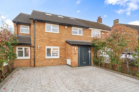 4 bedroom semi-detached house for sale, Binyon Crescent, Stanmore, Middlesex