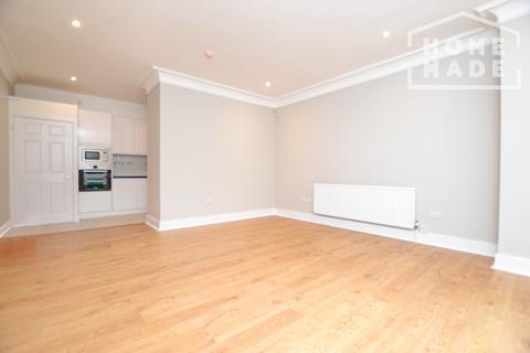 3 bedroom flat to rent, Palm Court, NW2