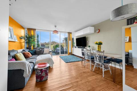 19 Woodmere, London, SE9 5NT