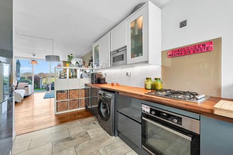 19 Woodmere, London, SE9 5NT