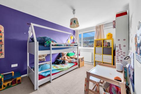 19 Woodmere, London, SE9 5NT