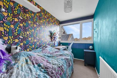 19 Woodmere, London, SE9 5NT
