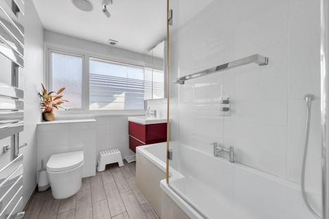 19 Woodmere, London, SE9 5NT