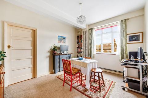 2 bedroom flat for sale, Acton House, Acton