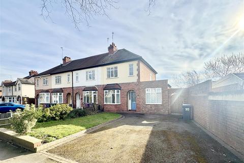 3 bedroom end of terrace house to rent, Warstones Road, Penn