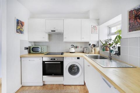 1 bedroom flat for sale, St James Court, Bethnal Green Road, London