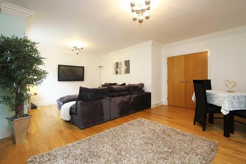 2 bedroom flat to rent, Grove Park Crescent, Gosforth