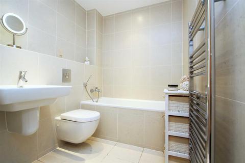 2 bedroom flat to rent, Grove Park Crescent, Gosforth