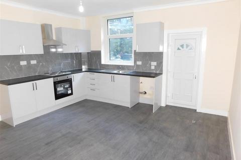 2 bedroom semi-detached house to rent, Ripponden Road, Moorside, Oldham